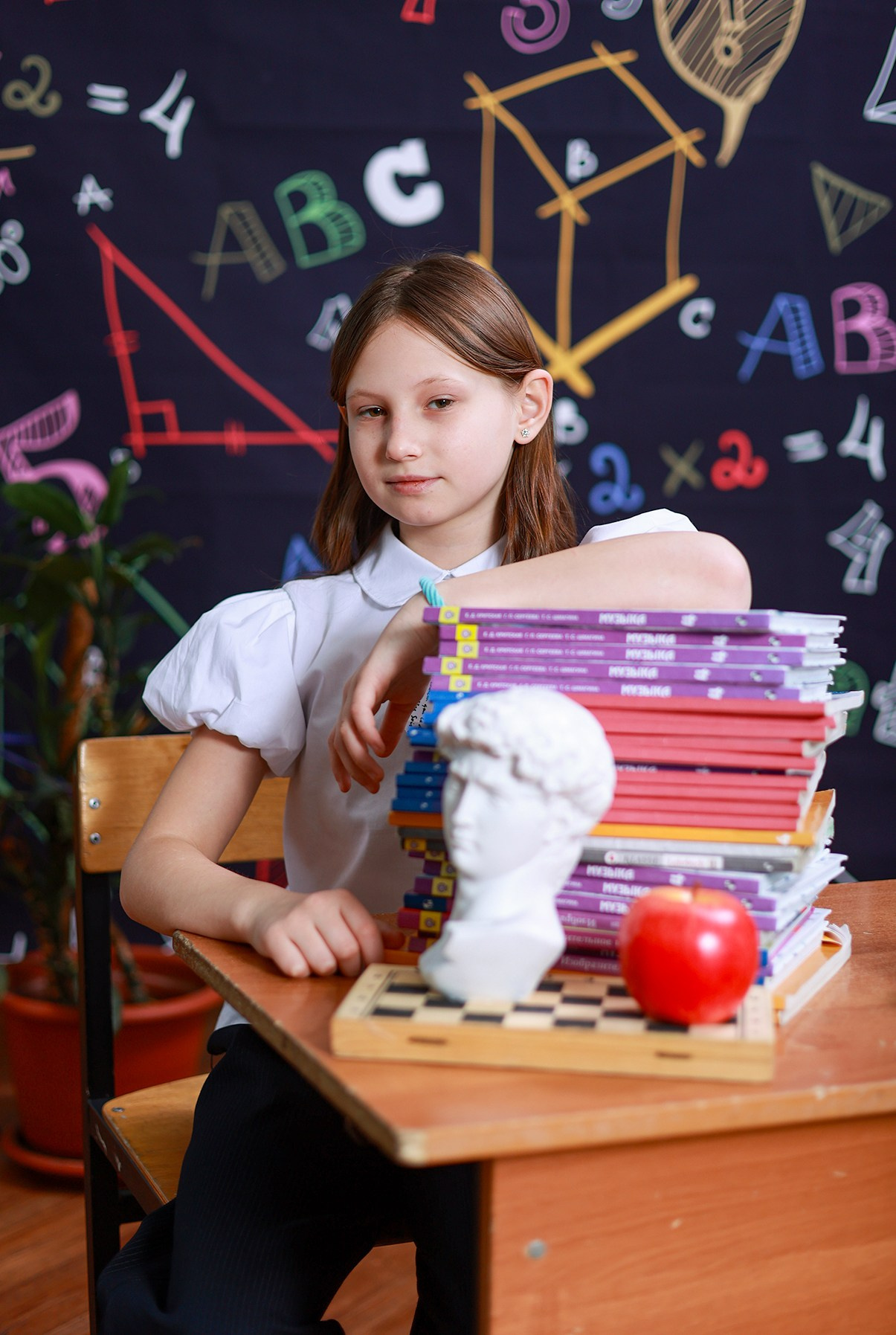 Школьная доска черная. Выпускные альбомы в Иваново в детский сад и школу. Александр и Светлана Янкины