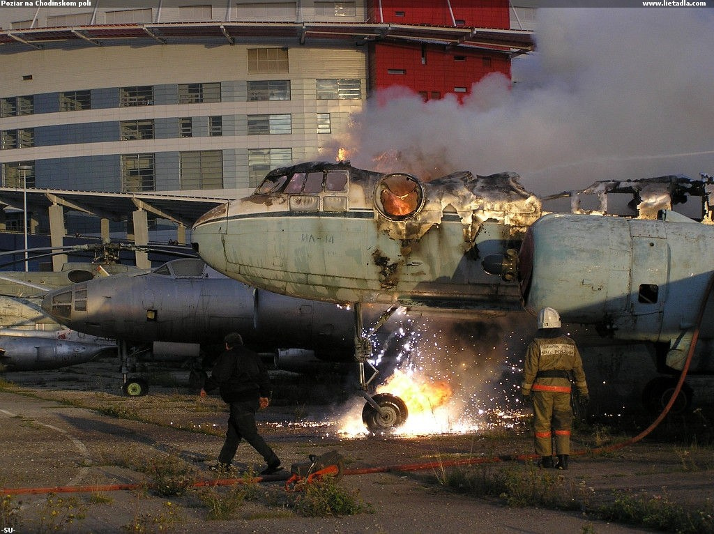 Ил-14 (Ходынка) — уничтожен. Фотоальбом показывающий увлекательный мир авиации и мир медведей Андрея Иванова