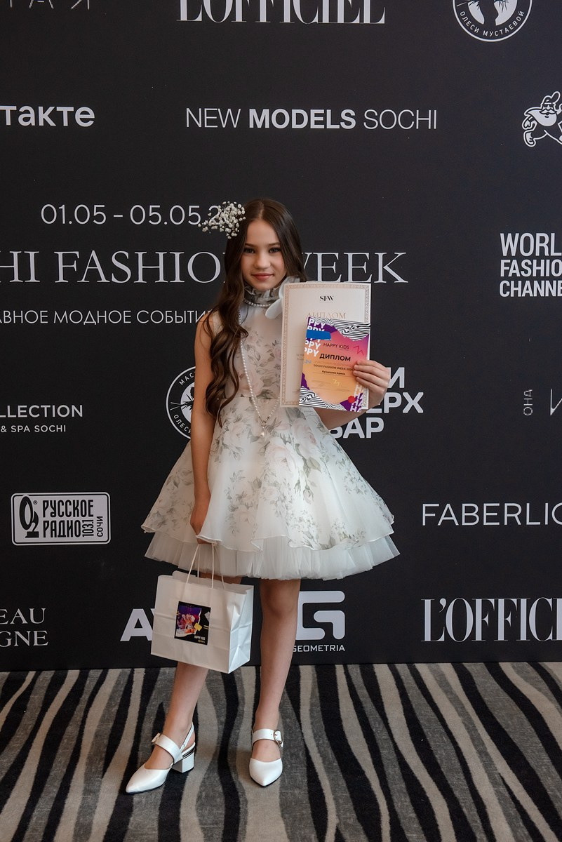 SochiFashionWeek2024 дизайнер Анохина. Семейный и коммерческий фотограф в Сочи Александр Бодунов
