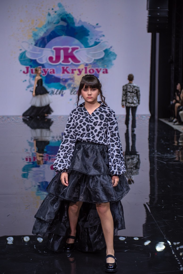 SochiFashionWeek2024 дизайнер Юлия Крылова. Семейный и коммерческий фотограф в Сочи Александр Бодунов