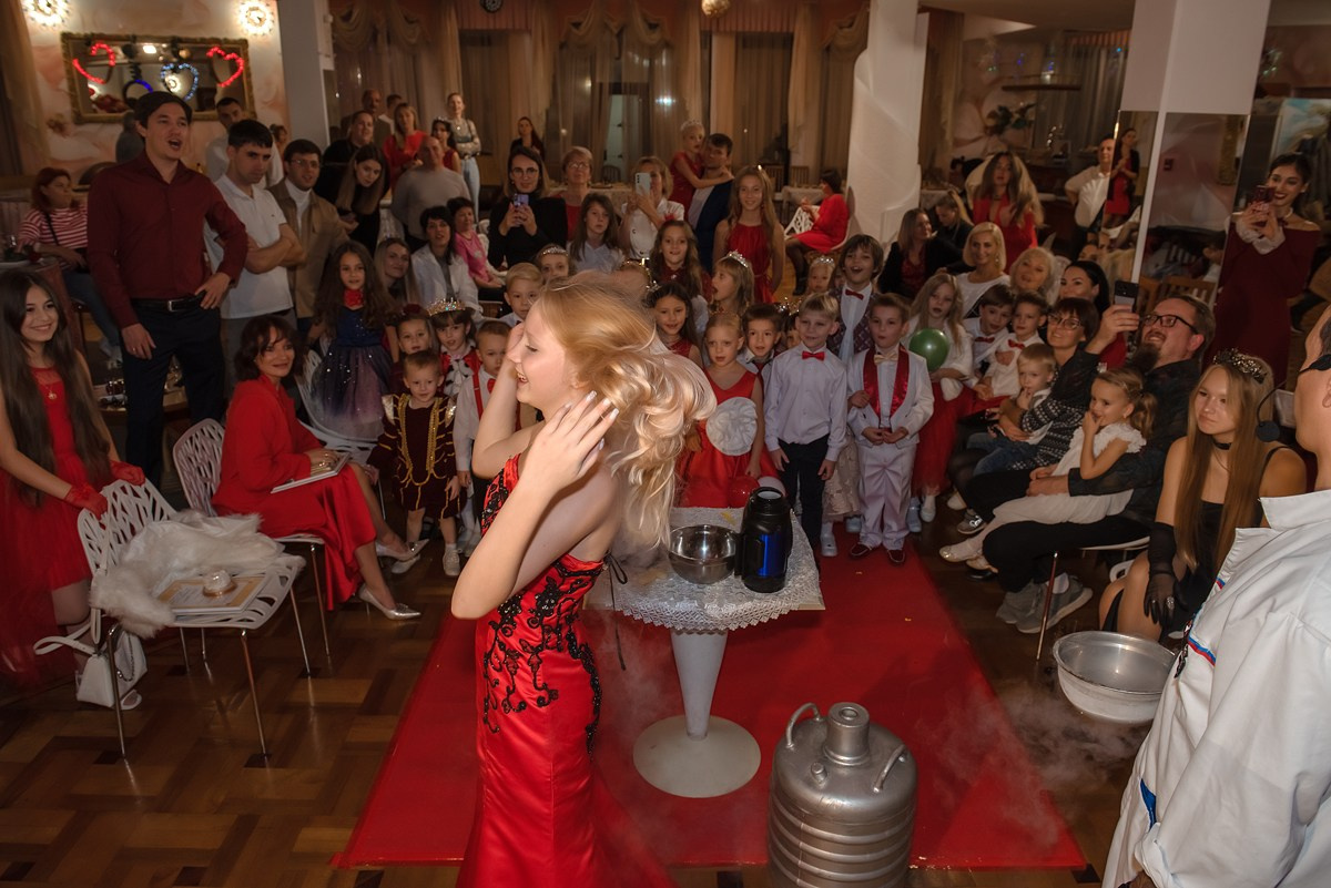 Выпускной в детской школе моделей HAPPYkids 2024. Семейный и коммерческий фотограф в Сочи Александр Бодунов