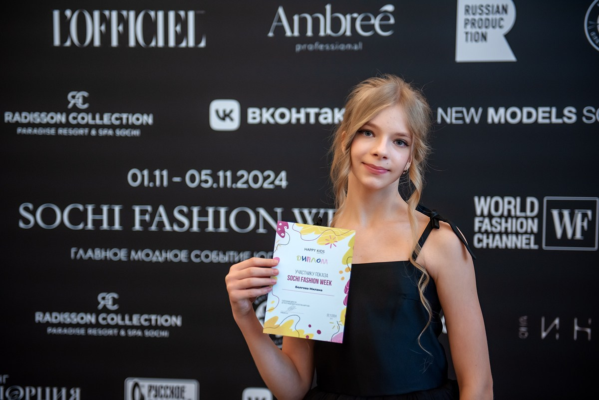 SochiFashionWeek2024 дизайнер Юлия Крылова. Семейный и коммерческий фотограф в Сочи Александр Бодунов