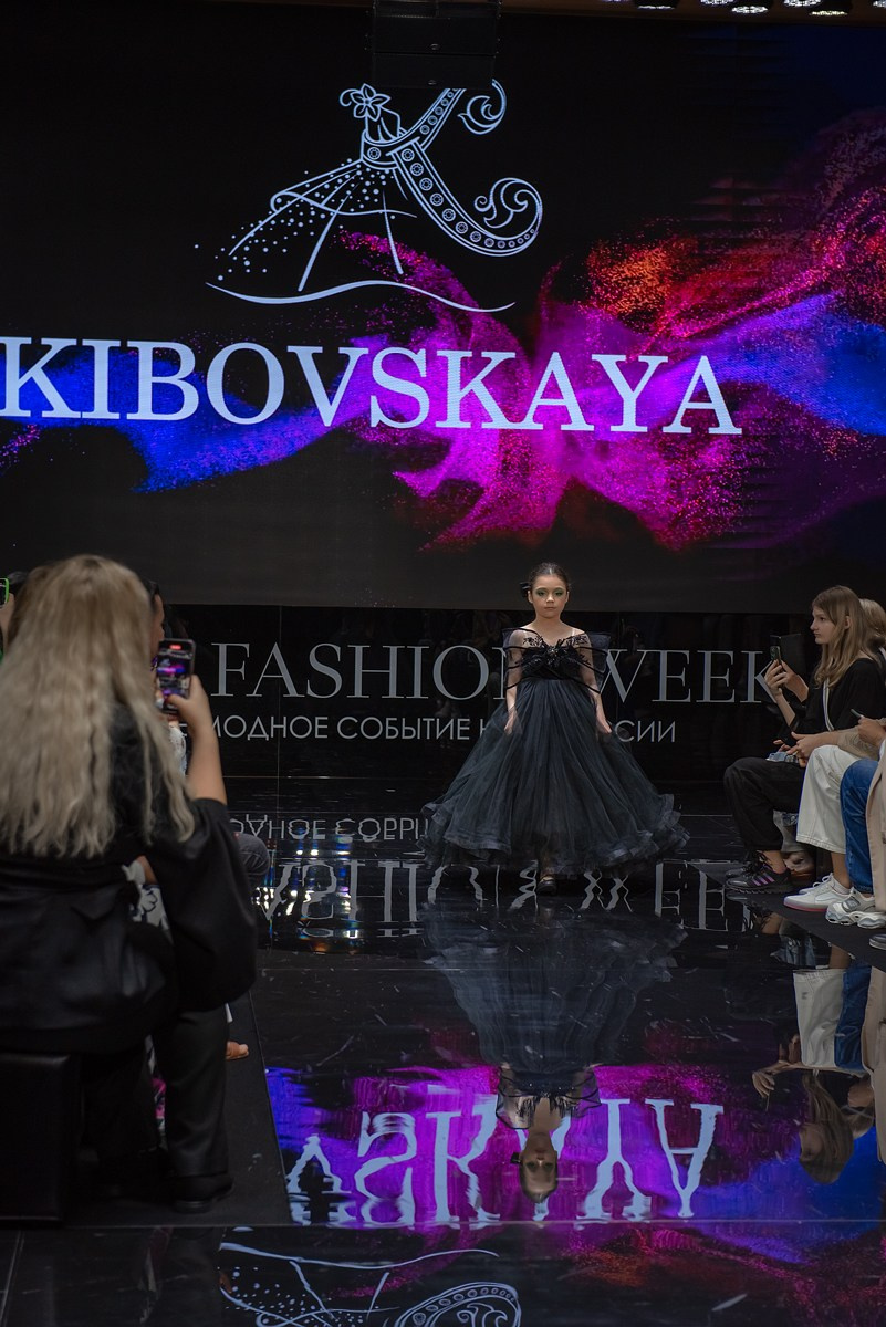 SochiFashionWeek2024 дизайнер Кибовская. Семейный и коммерческий фотограф в Сочи Александр Бодунов