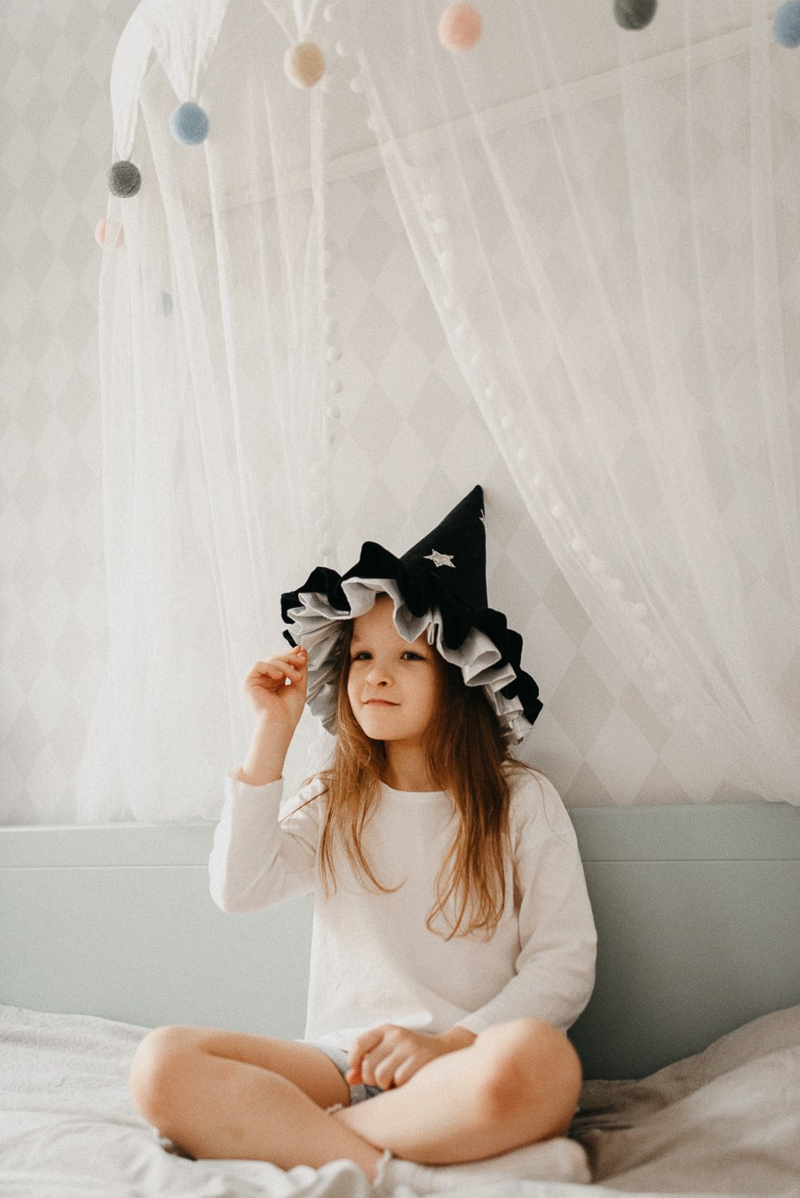 Костя, Яна, Кристина, Леон | дома