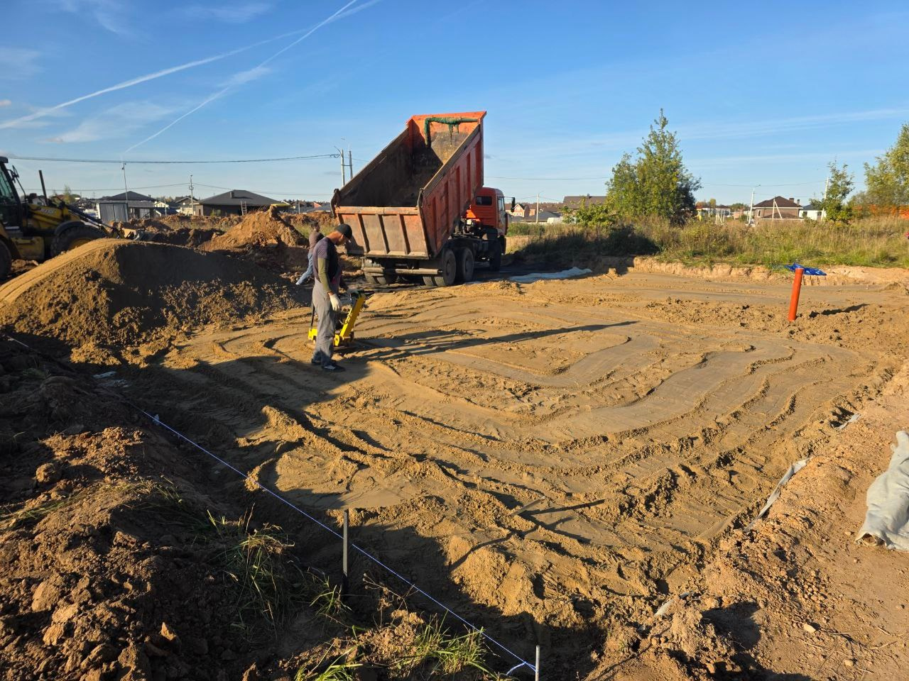 Послойная трамбовка песка 