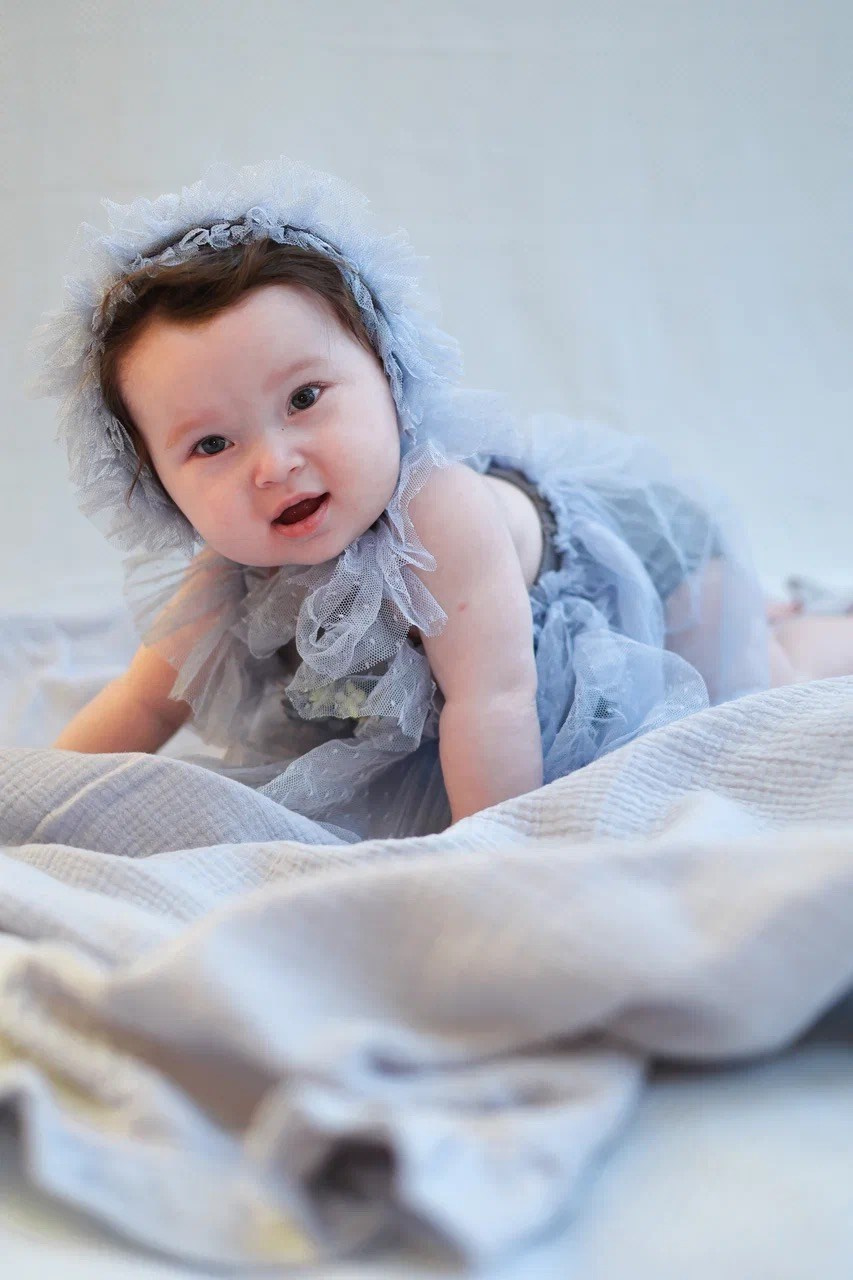 Фотосессия Мии в фиолетовом стиле. Фотограф ANNA GEREIHAN