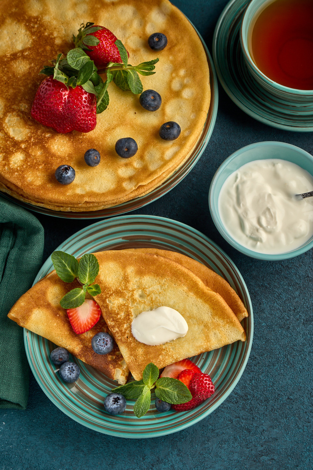 Русские блины со сметаной. Food-фотограф. Фотосъемка меню кафе.