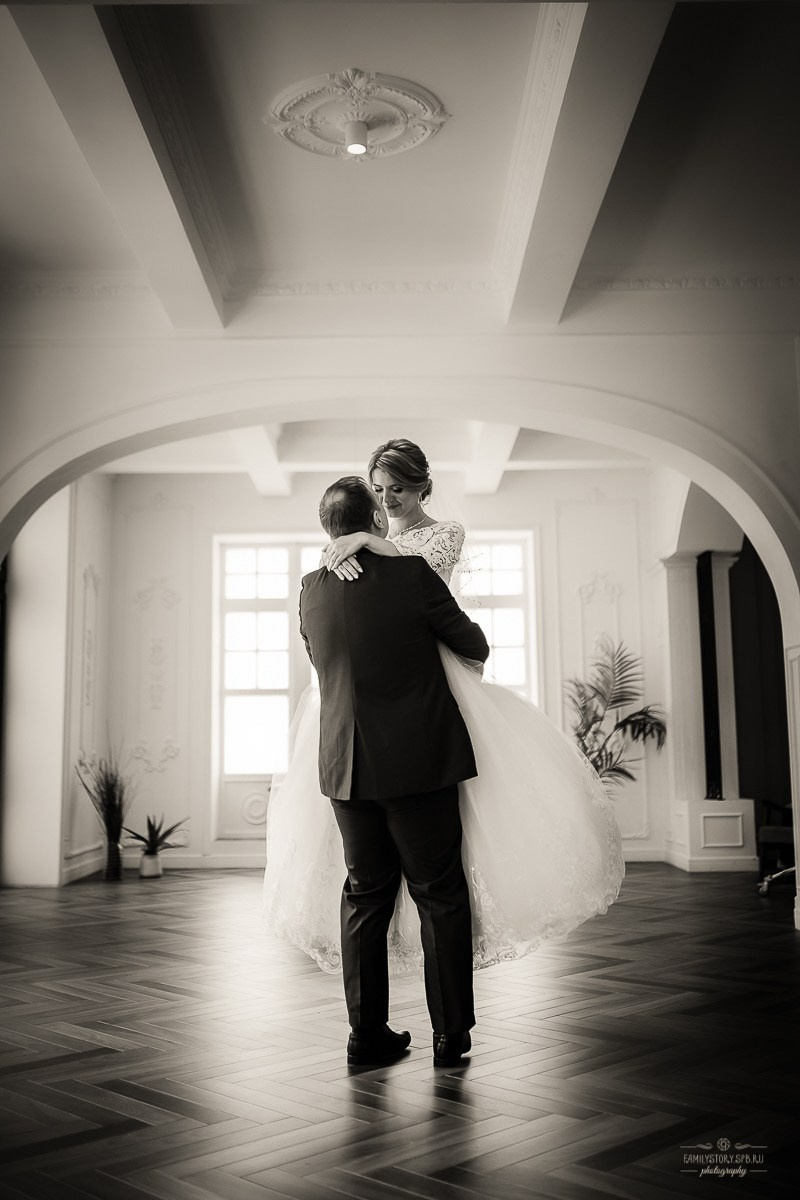 Свадебная фотосессия в интерьере: уют, фактура и свет как у старых мастеров. Свадебный фотограф — Санкт-Петербург (СПб) Питер