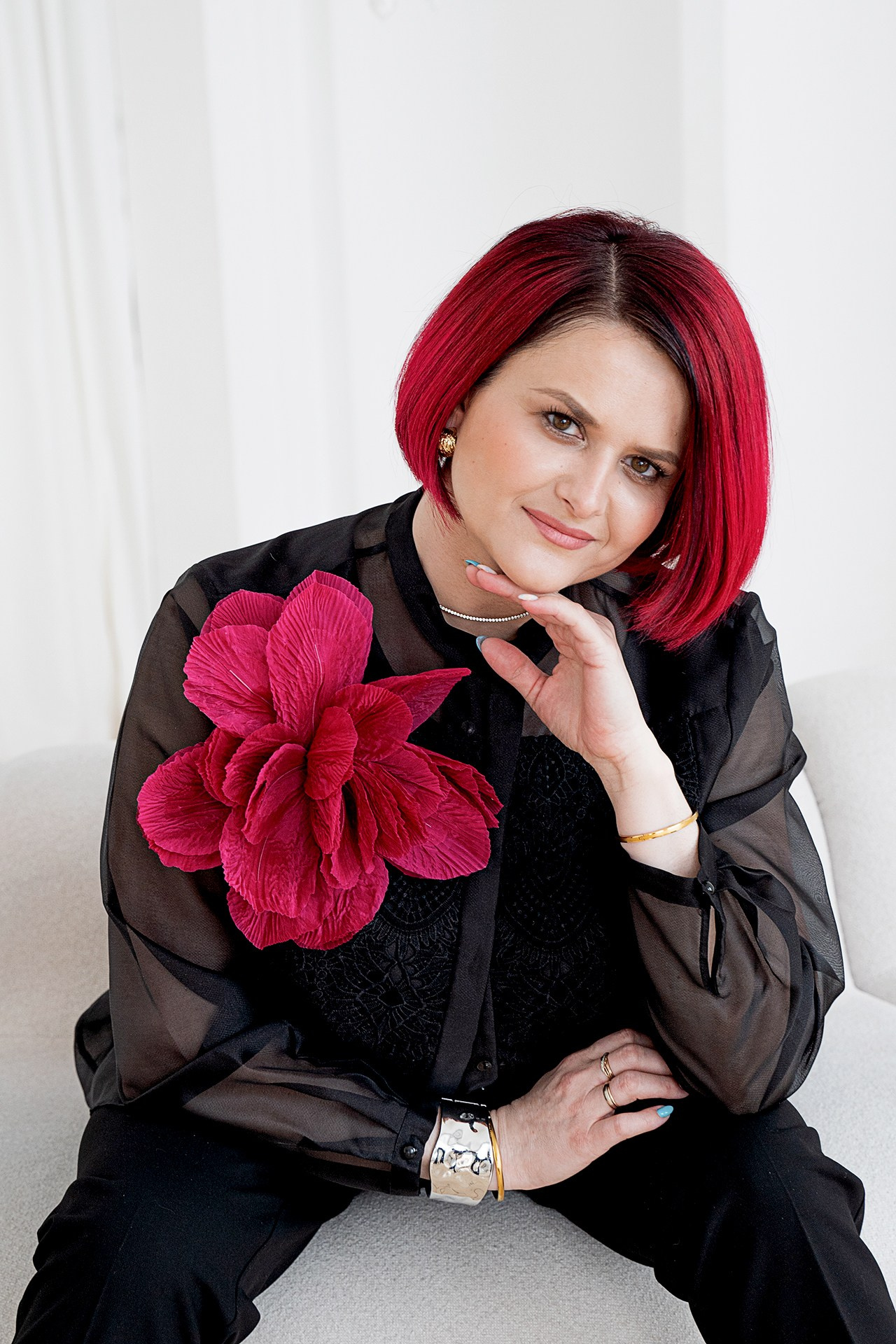 Регина специалист по работе с экспертами. Семейный и женский фотограф, контент фотосессия в Екатеринбурге