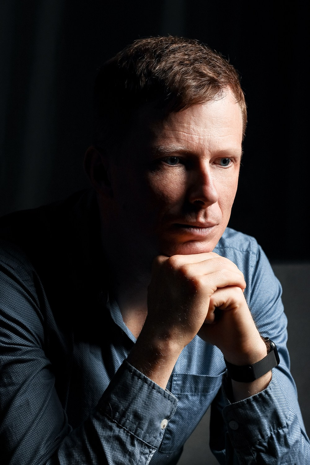 Best Portrait Photo Shoot for Men. Professional photographer in Sochi Victoria Joy. Teaching Photography