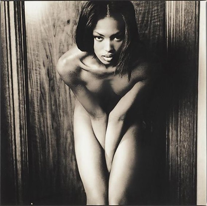 Наоми Кэмпбелл. Фотосессия в стиле ню 001