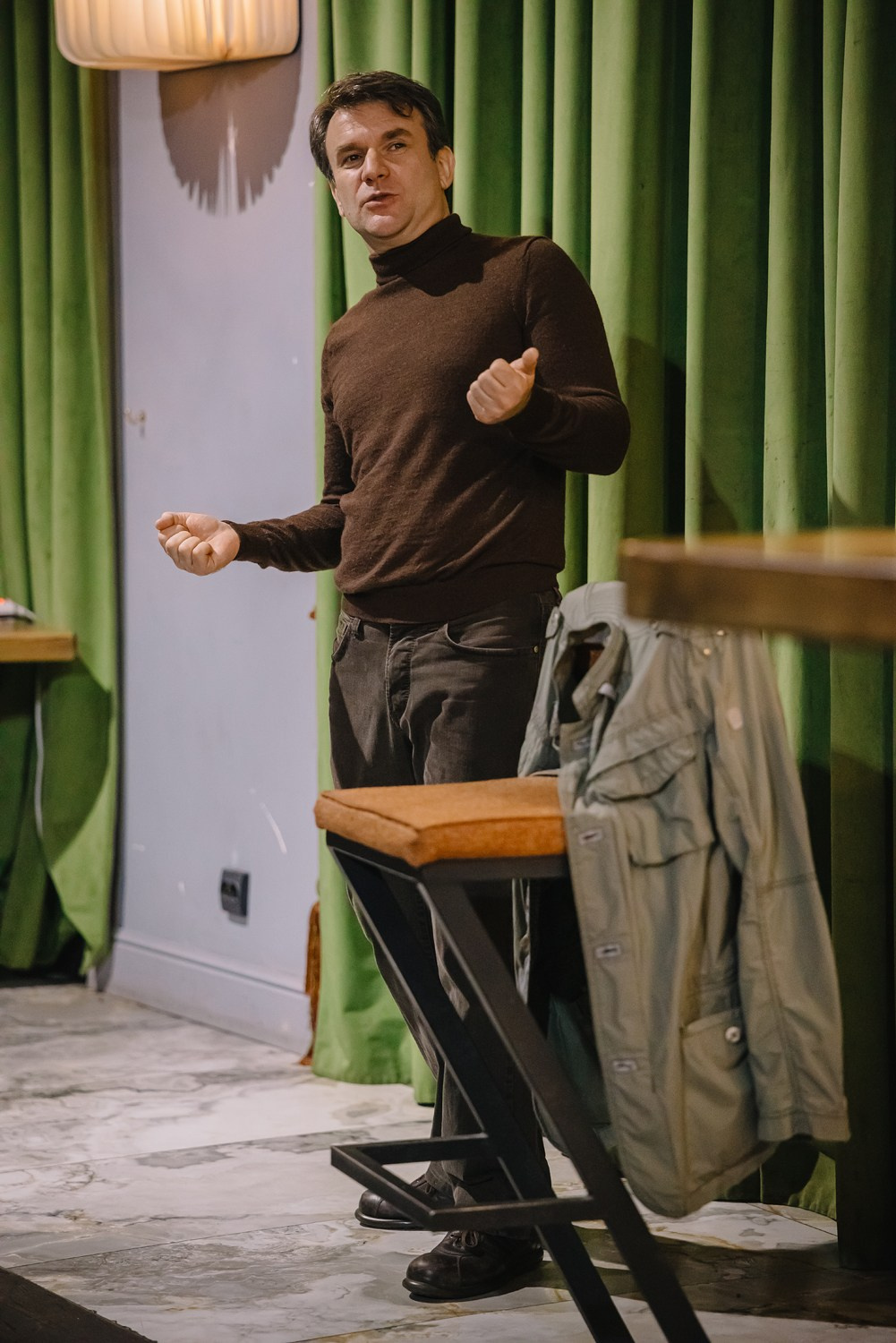 «Истории из чемодана | Довлатов», Леонид Таранов. Фотограф Михаил Ряховский