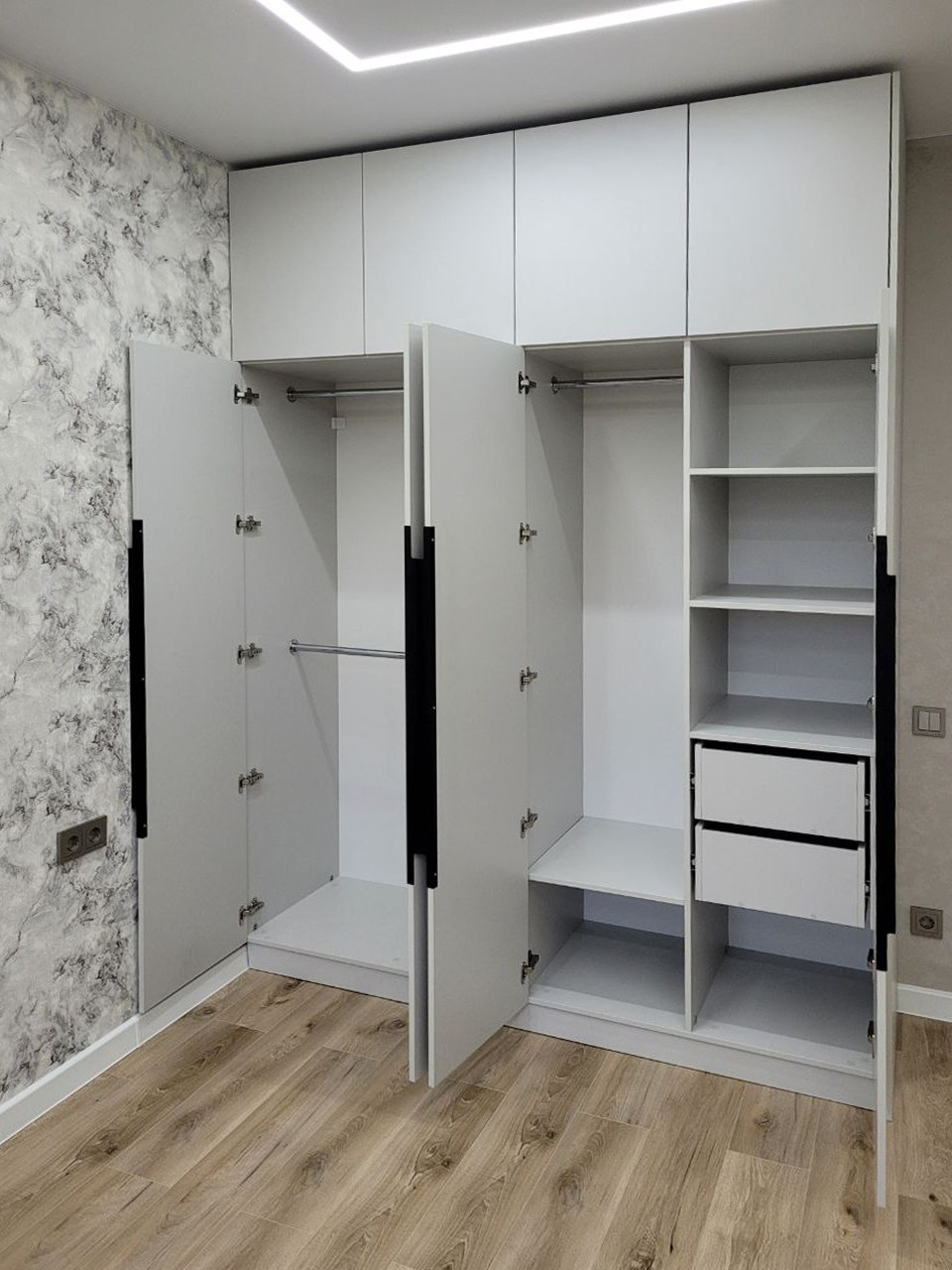 Шкафы, гардеробные и прихожие на заказ в Евпатории. Мебель на заказ в Евпатории