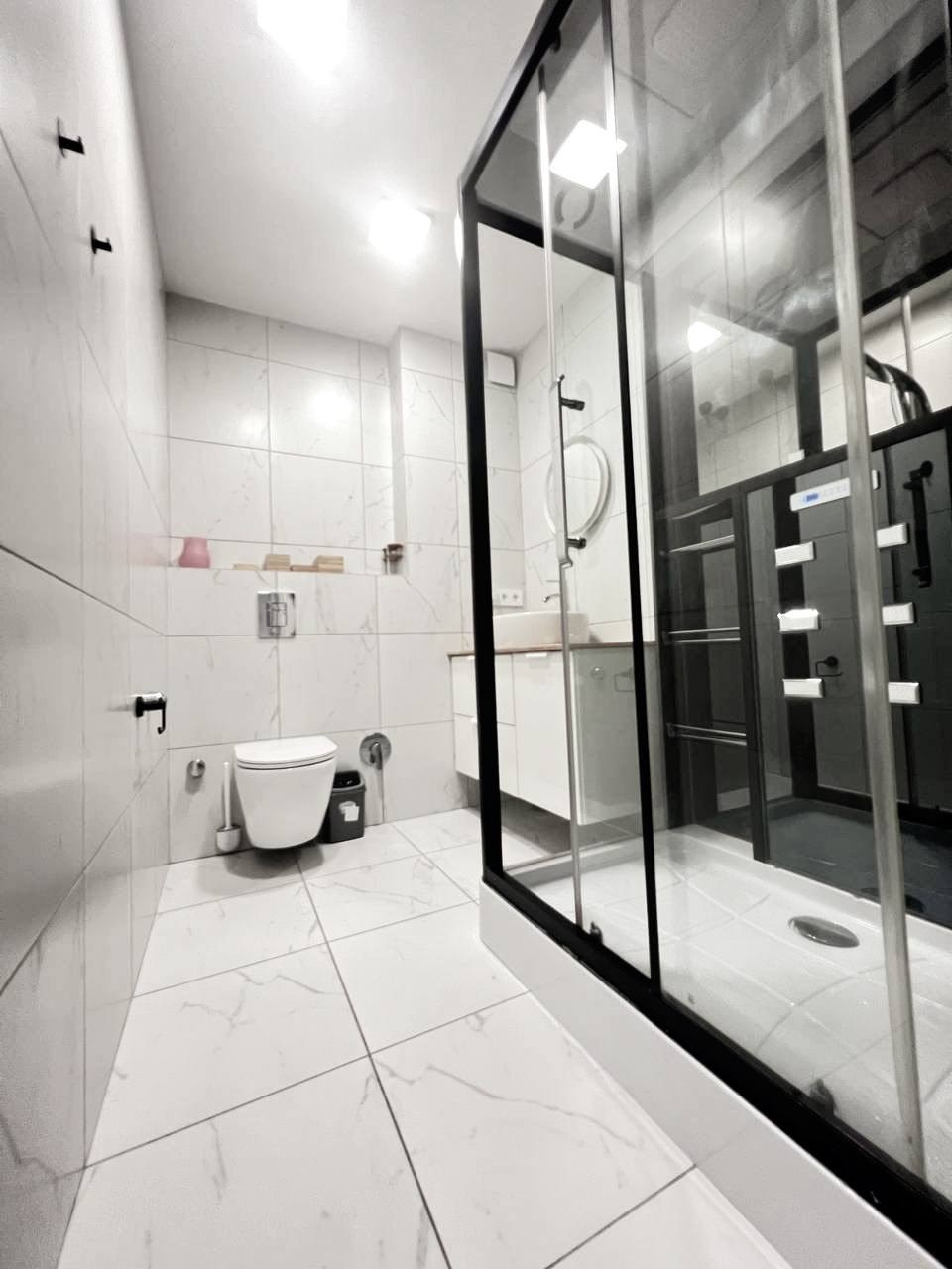 Стильная, двухуровневая квартира в новом, современном жилом комплекce!. Квартиры посуточно, длительно в Сочи, LARA APART GROUP