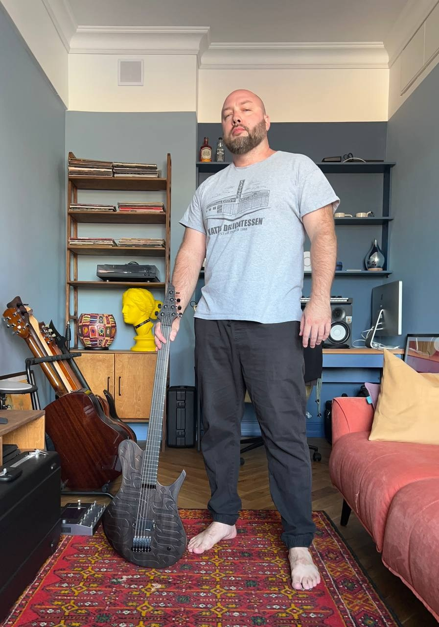 Сomments. Master of making guitars and basses to order