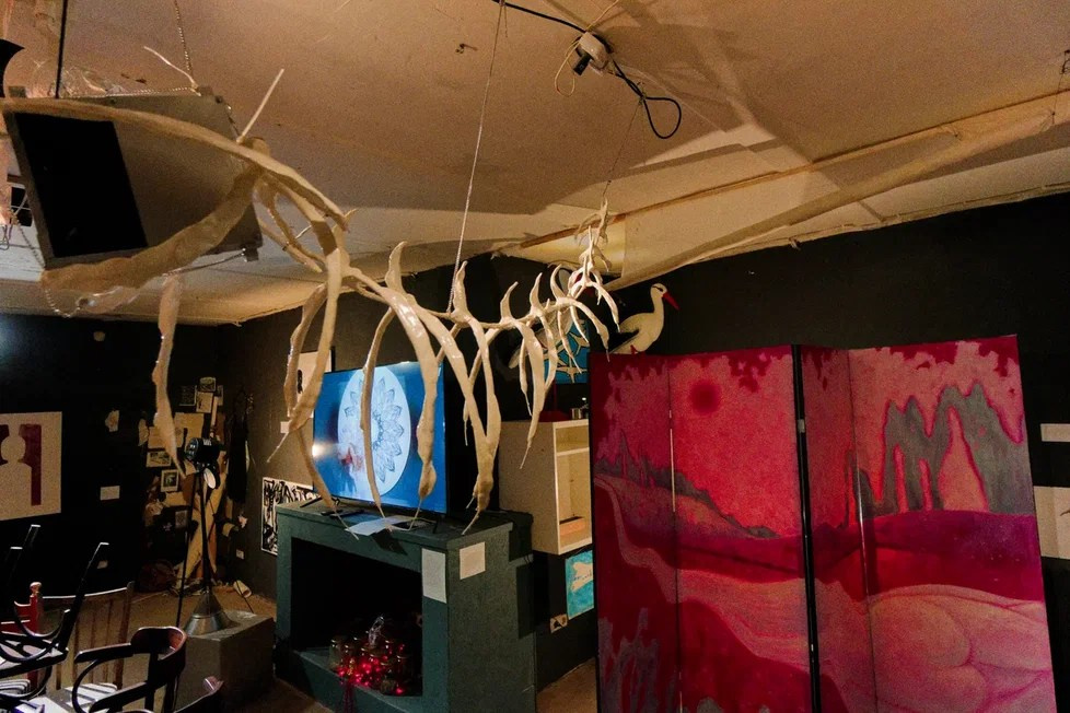 Пороги. Елизавета Иванова — независимый куратор, культуролог, исследователь художественных практик, художник