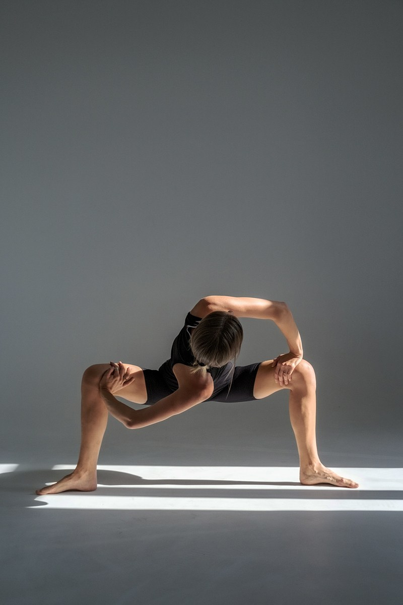 Преподаватель йоги. Эротико-драматический фотограф Маруся Скоробогатова