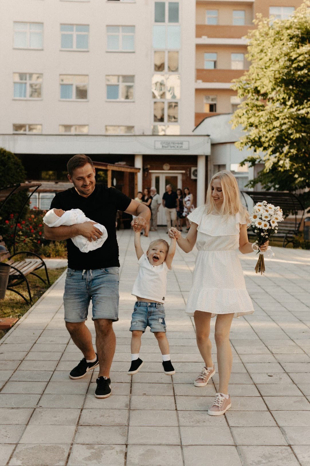 Выписка из Зеленоградского роддома. Свадебный и семейный фотограф Скрынник Светлана