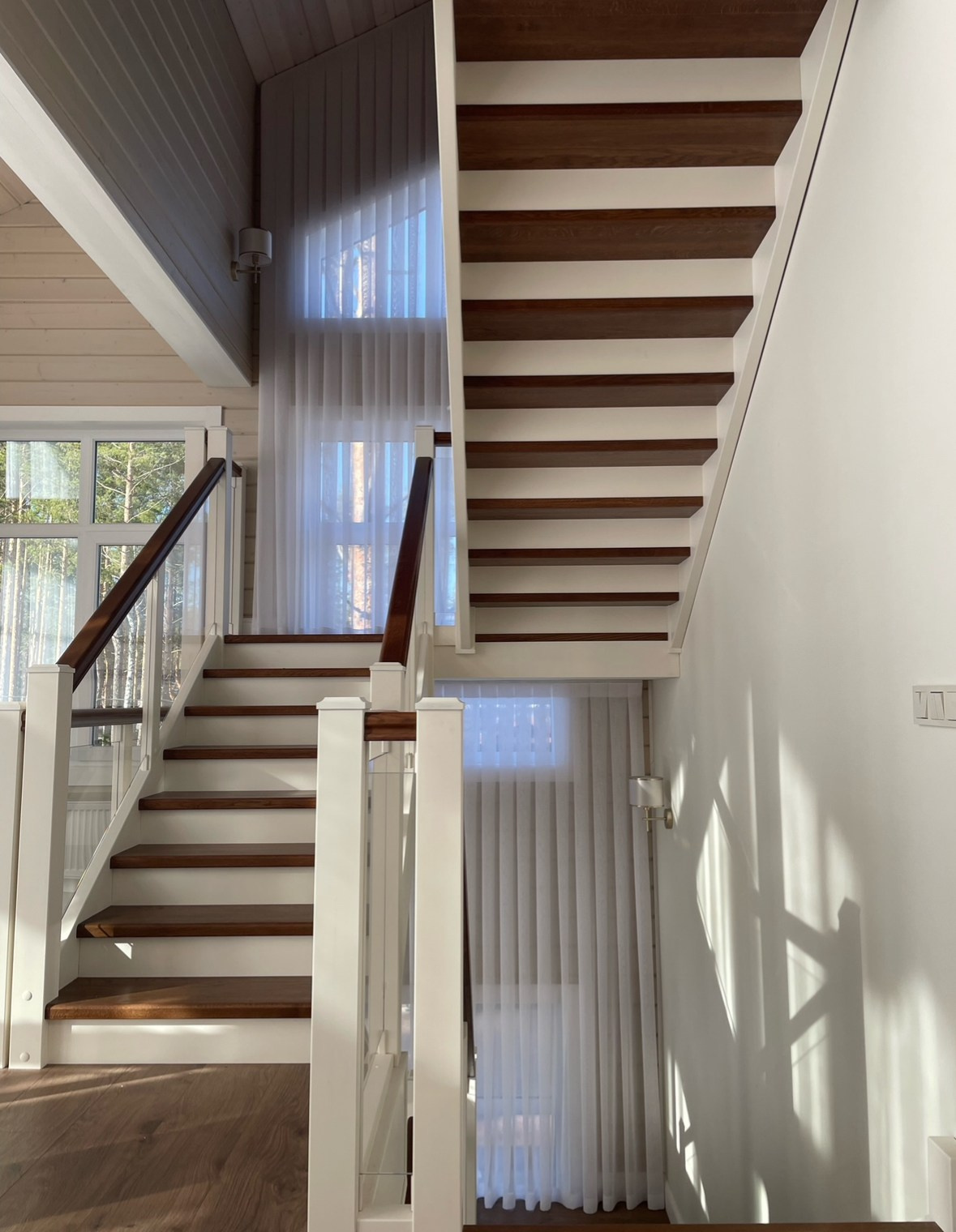 Шторы на окна сложных форм: косые, мансардные, арочные, второй свет. Шторы на заказ в СПб. Выезд дизайнера, карнизы, жалюзи и рулонные шторы