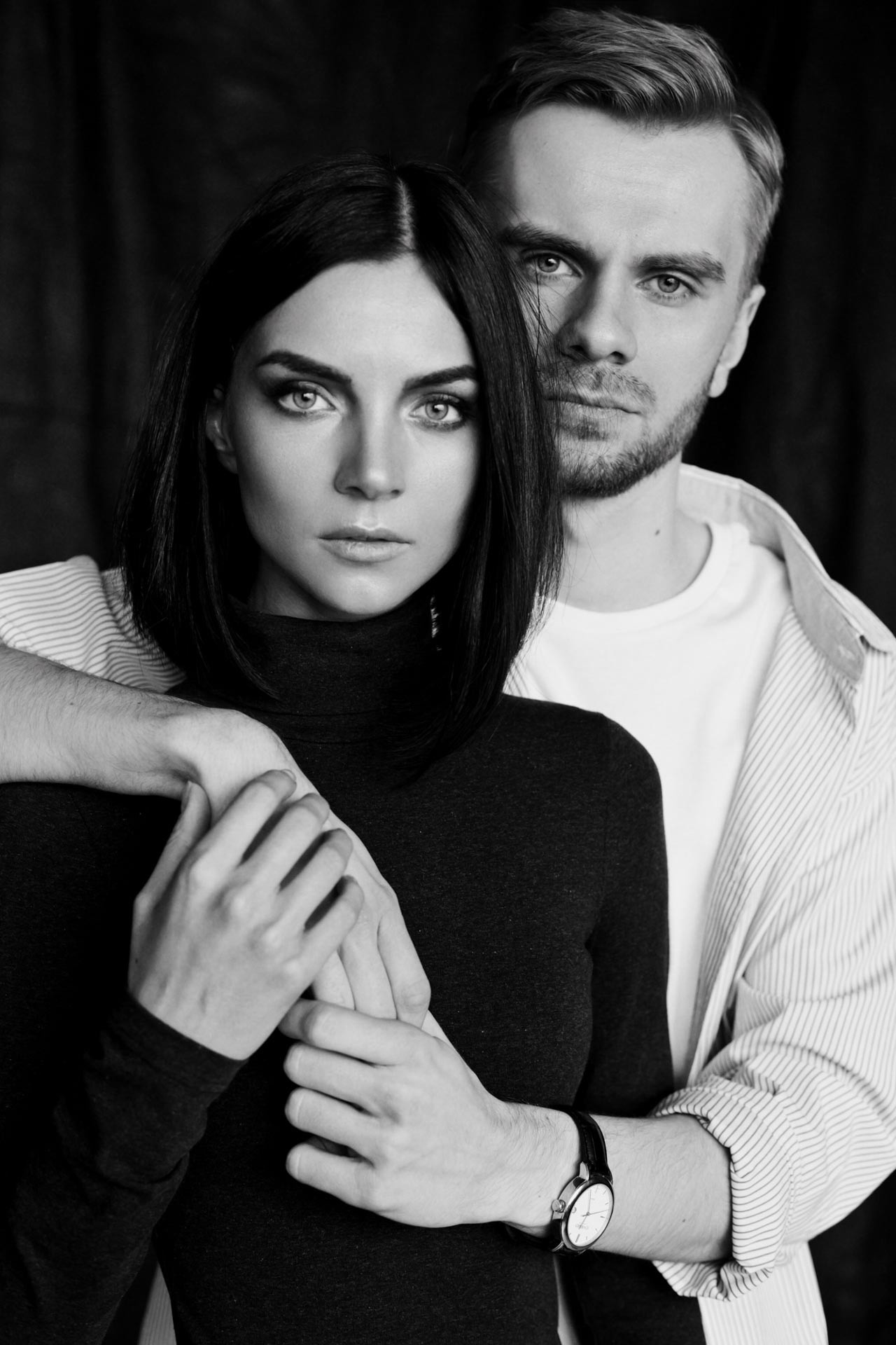 Фотосессия влюбленной пары, лавстори на черном фоне. Кирилл Манаенков и Дарья. Фотограф Денис Толмацкий.