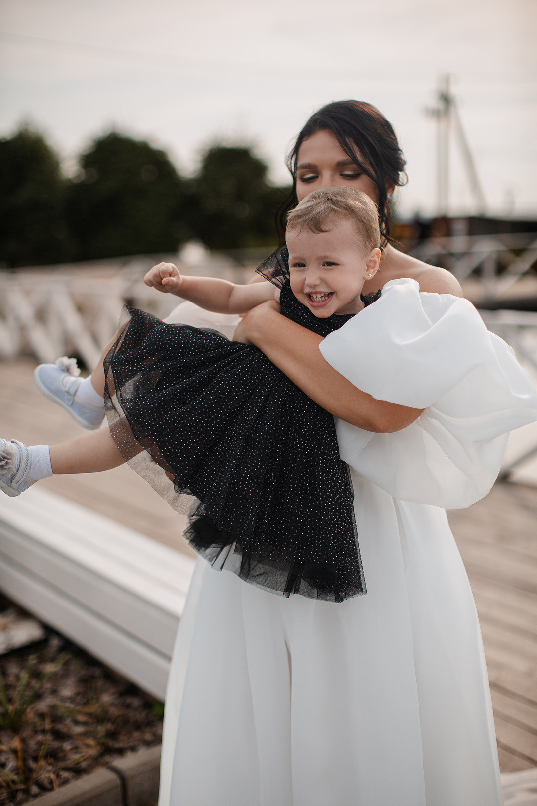 Веселая свадебная фотосессия в изгибе ярославль. Свадебный фотограф Ярославль Дмитрий Васячкин