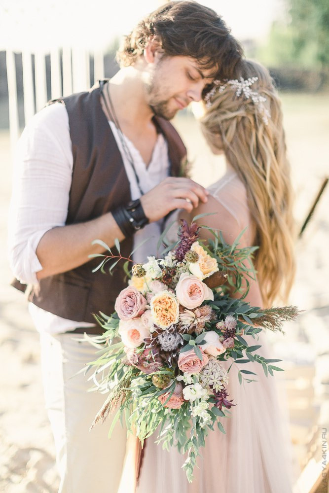 Фотосессия на фоне осенней природы в Ярославле