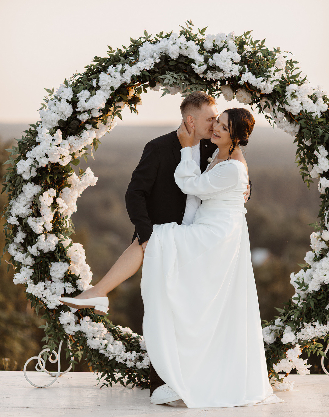 Веселая свадебная фотосессия в изгибе ярославль. Свадебный фотограф Ярославль Дмитрий Васячкин