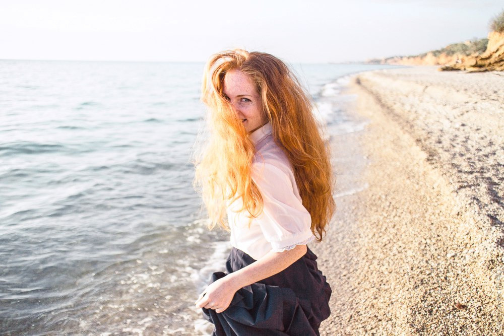 с использованием деревянных аксессуаров