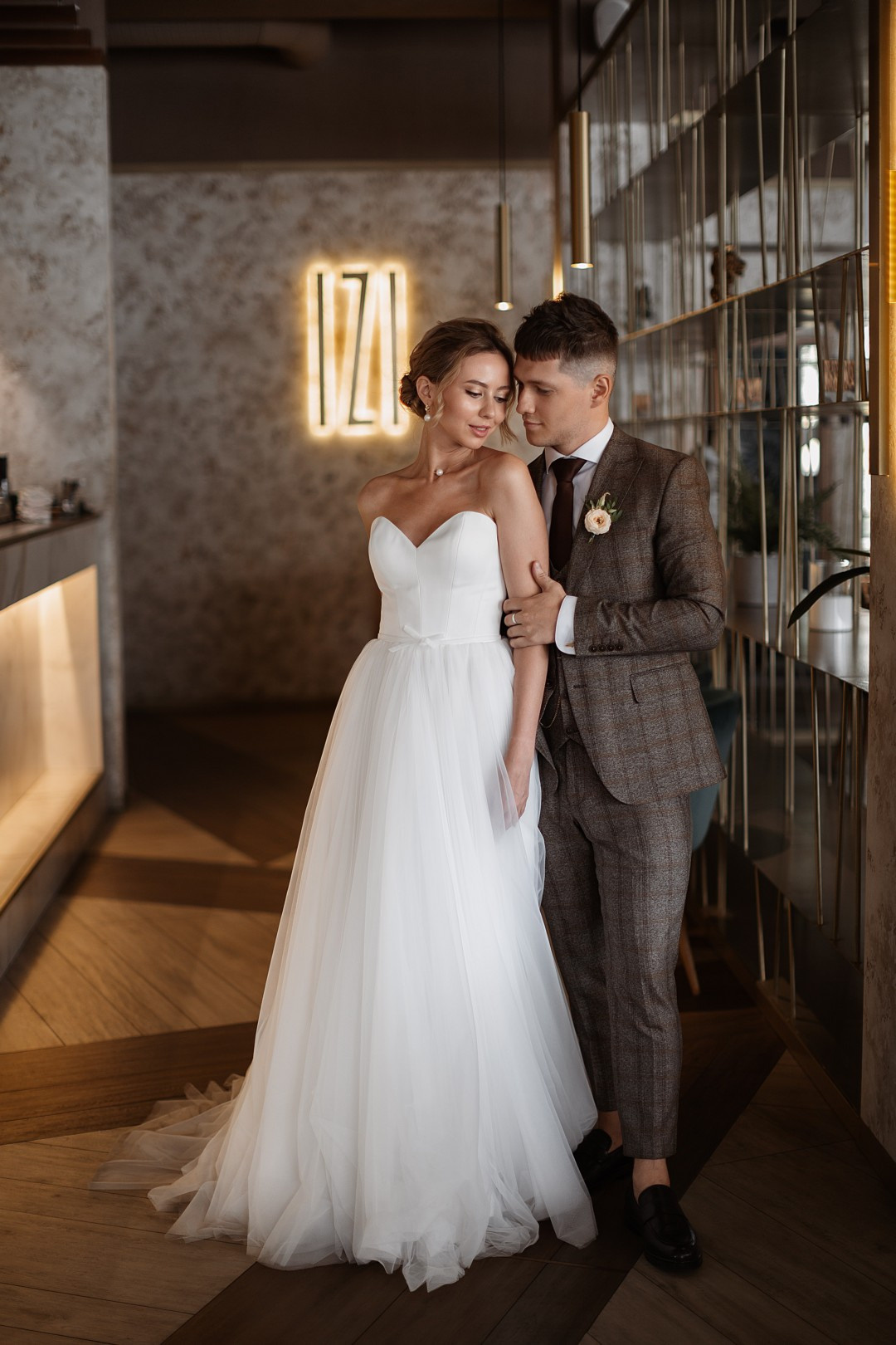  Любовные моменты возле Драматического театра