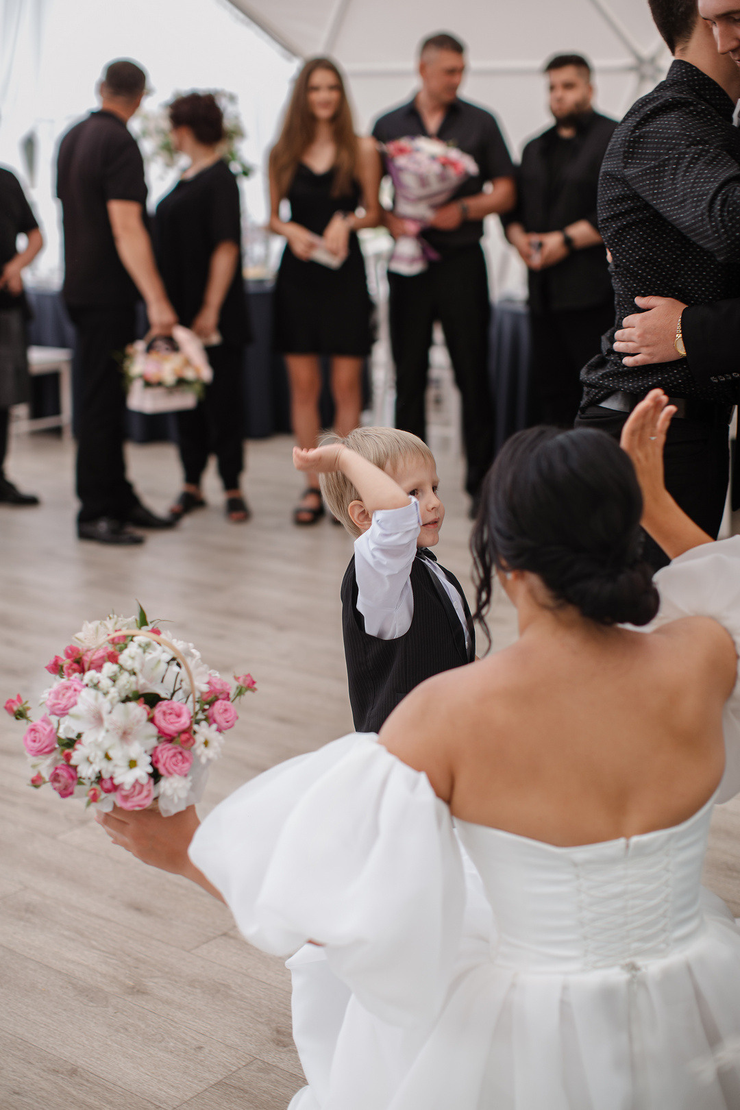  Атмосфера легкости и веселья на свадебной церемонии