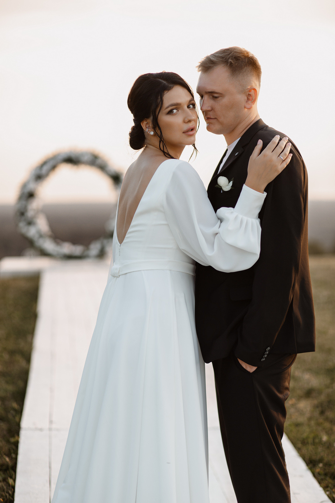 Веселая свадебная фотосессия в изгибе ярославль. Свадебный фотограф Ярославль Дмитрий Васячкин