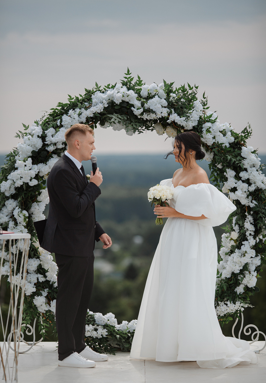  Душевная свадебная церемония на берегу лазурного моря