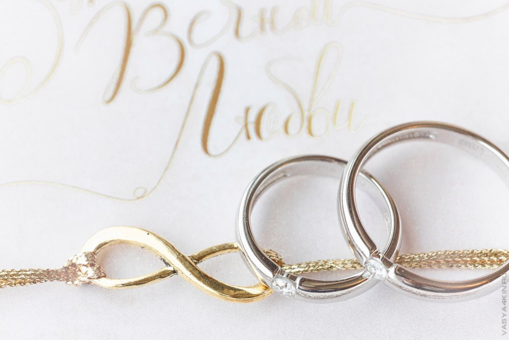 Свадебные фотографии со взлетающими шариками