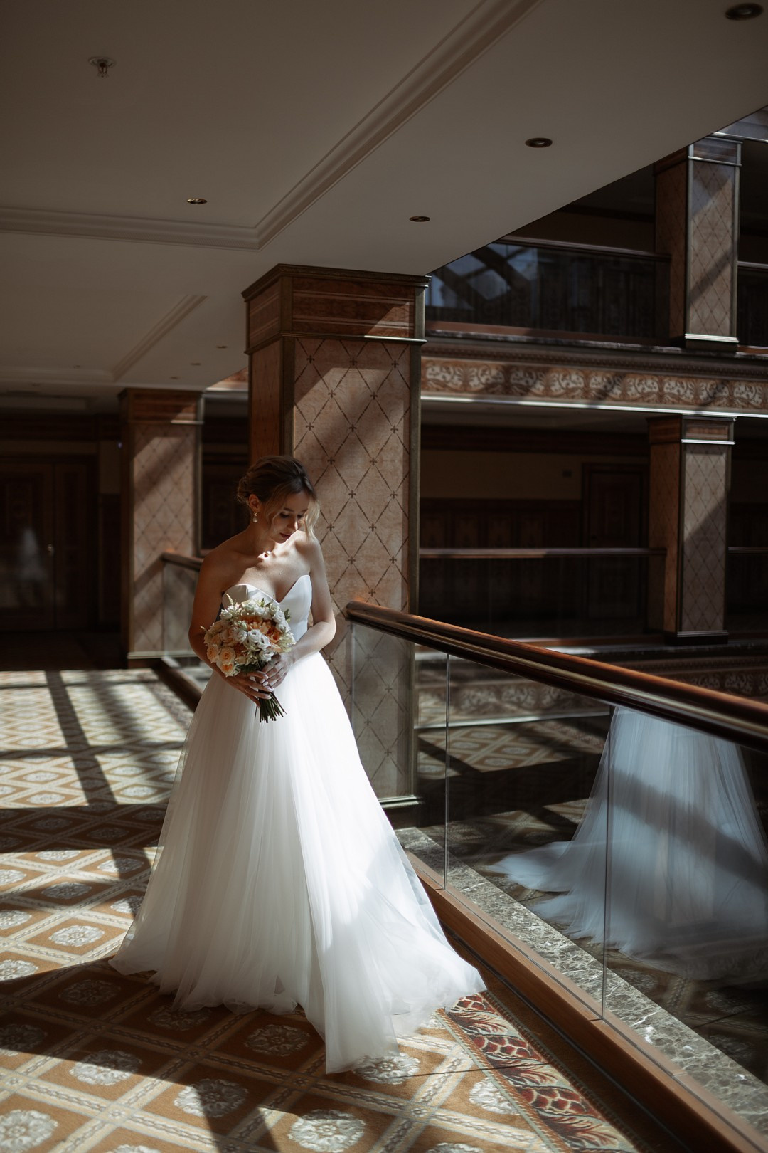  Любовь и страсть возле здания бывшей гимназии