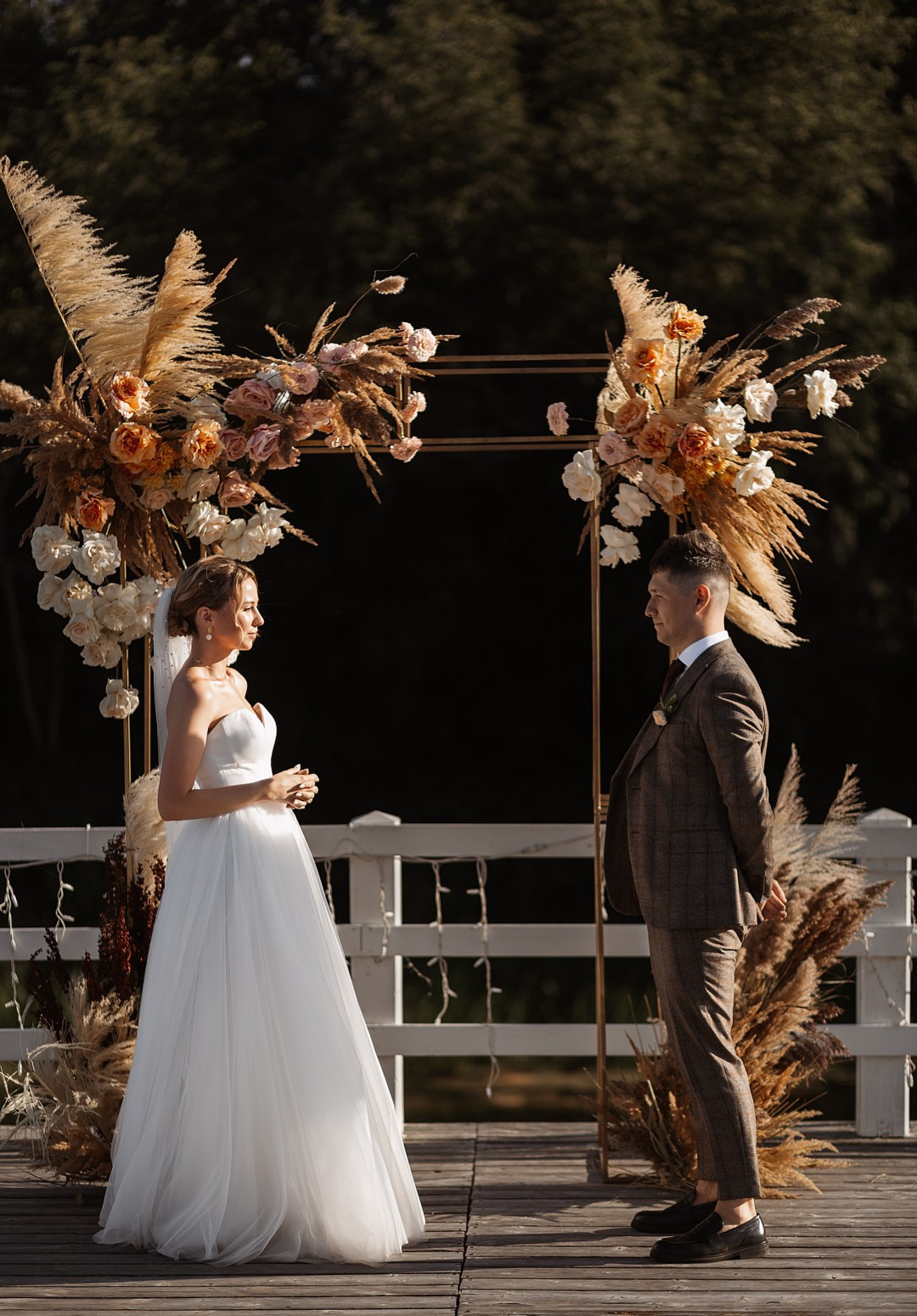  Свадебные фотографии с памятником Ярославу Мудрому