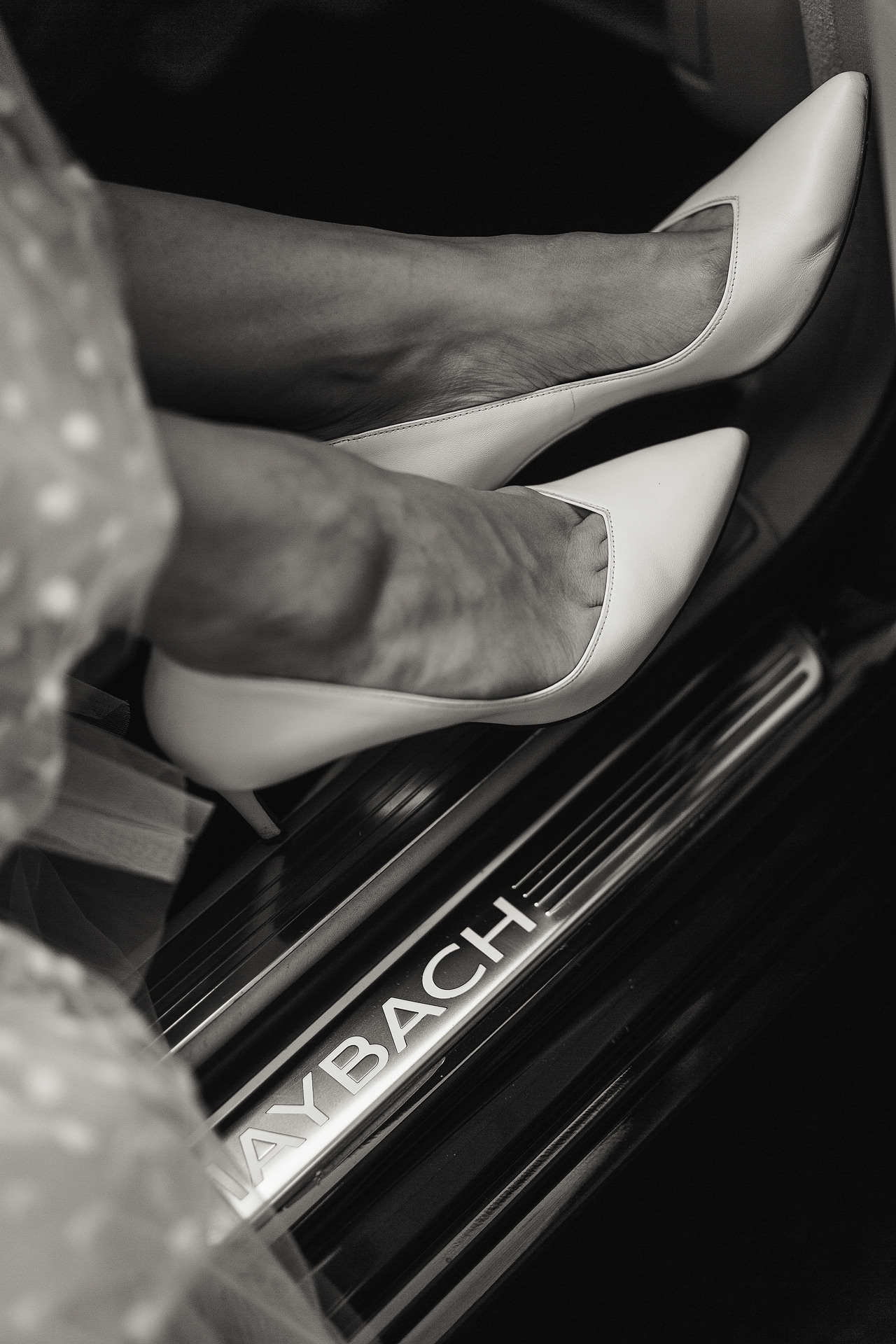  Влюбленная пара возле Колонной Георгию Победоносцу