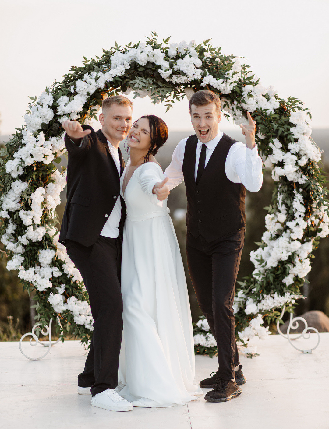 Веселая свадебная фотосессия в изгибе ярославль. Свадебный фотограф Ярославль Дмитрий Васячкин