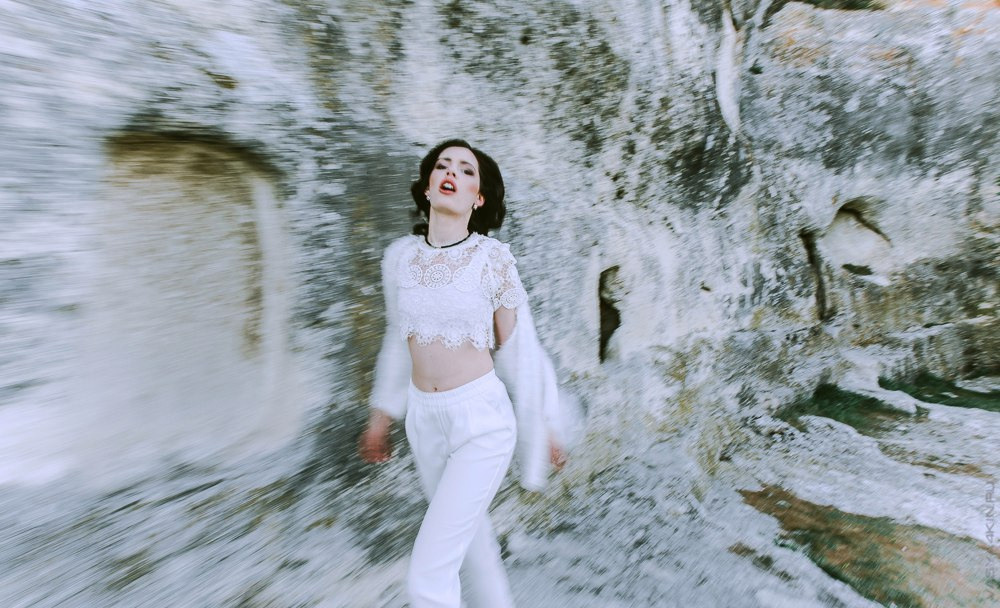 на ретро-велосипеде