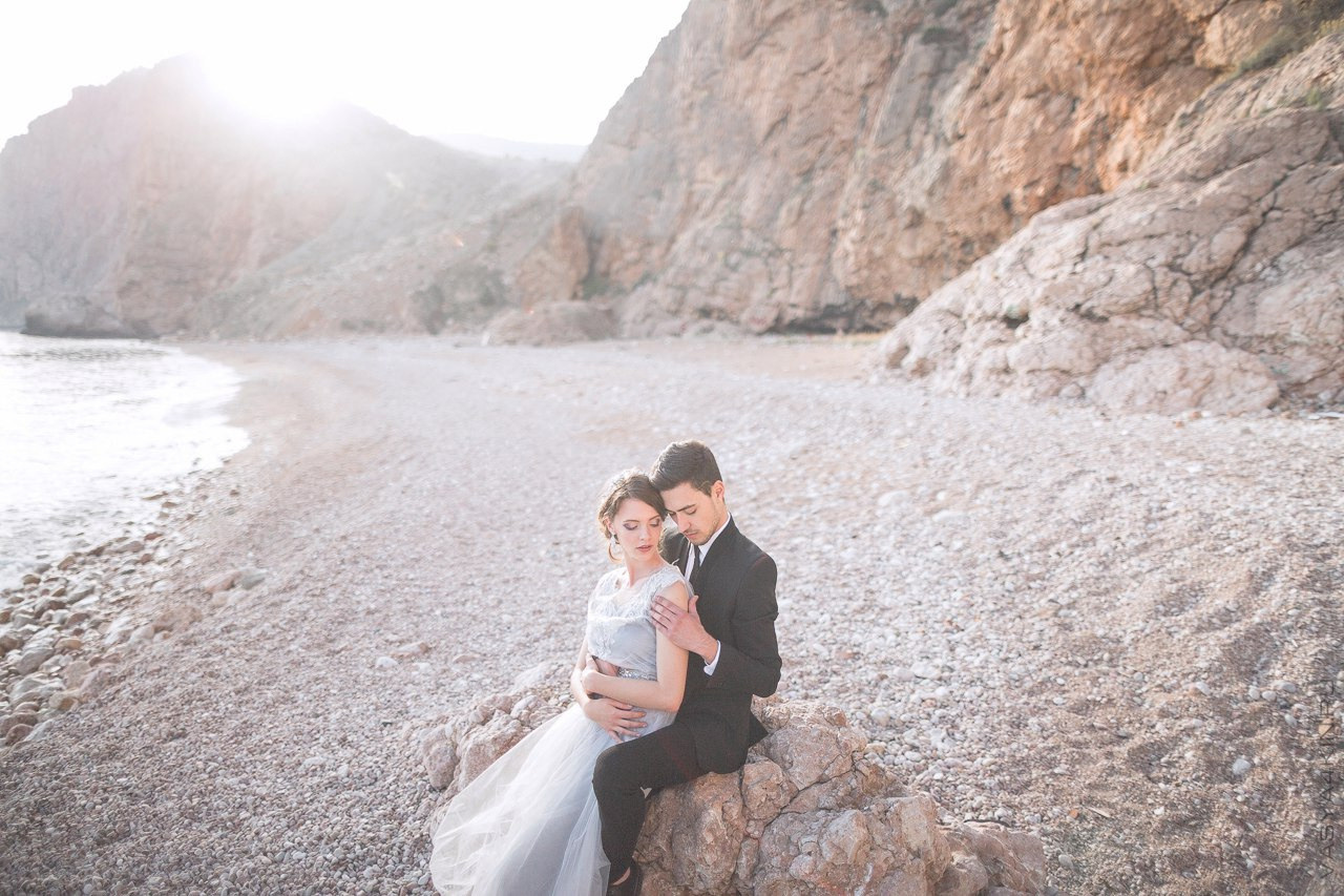 на фоне цветов пышности