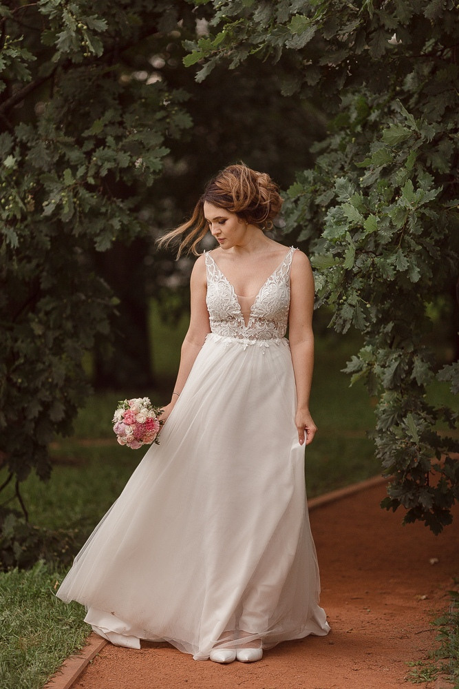 Семейная свадебная фотография с родителями и свидетелями