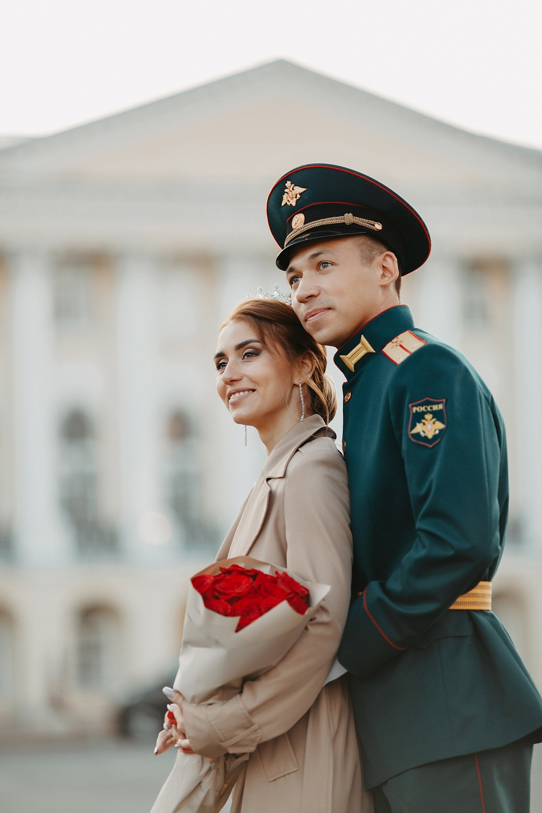  Пара в военной форме и свадебном платье в Ярославле 