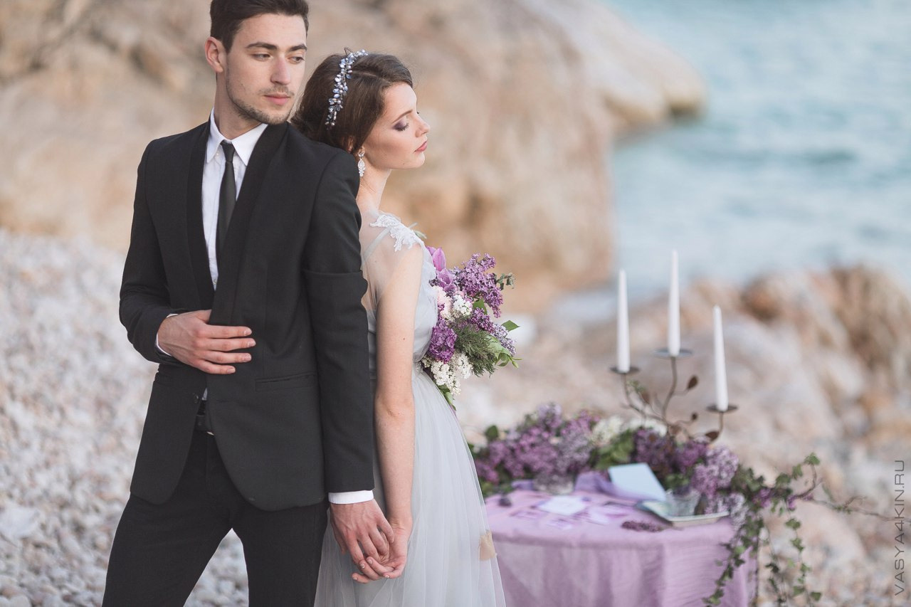 на голубом фоне