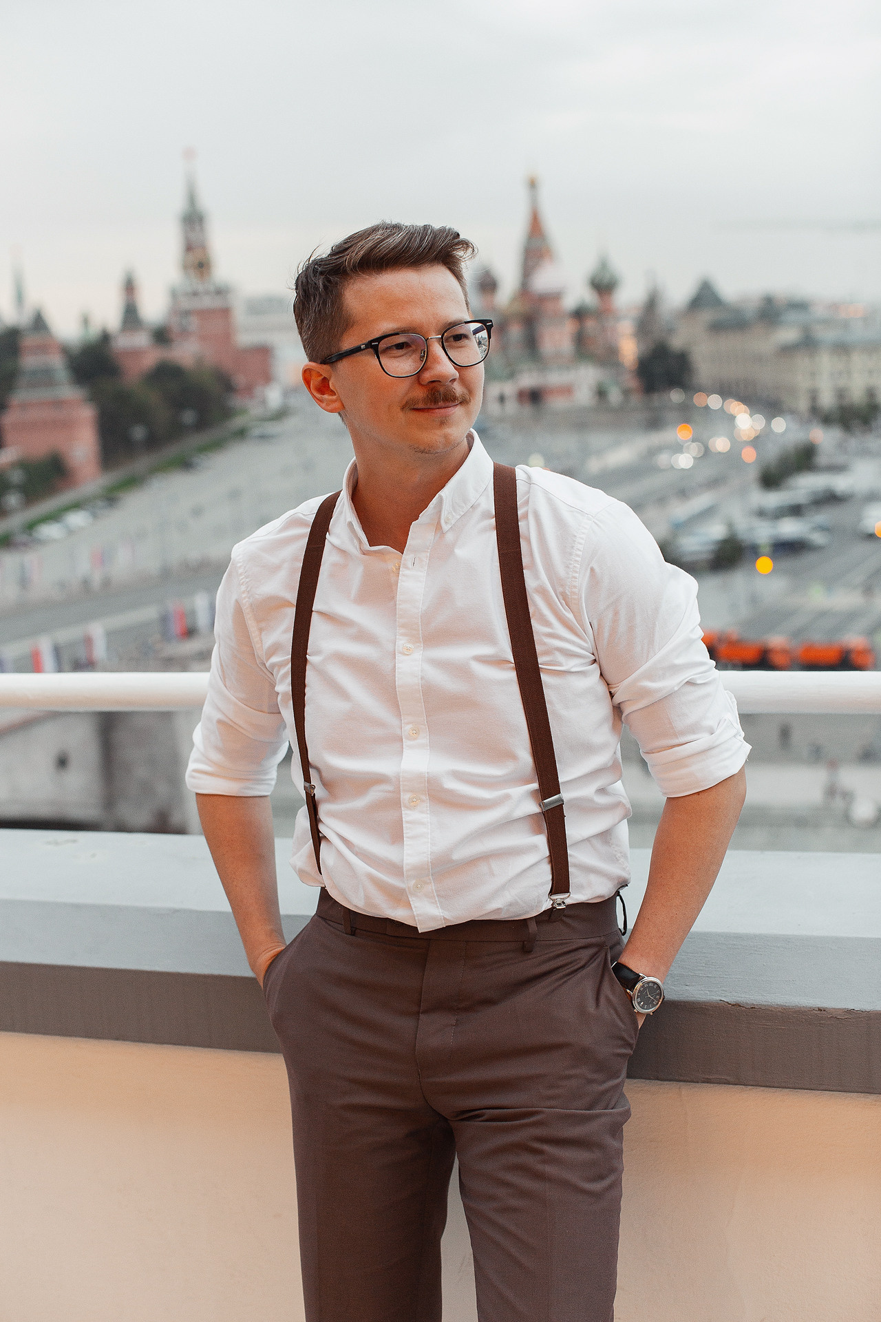  Влюбленные возле Ананасов