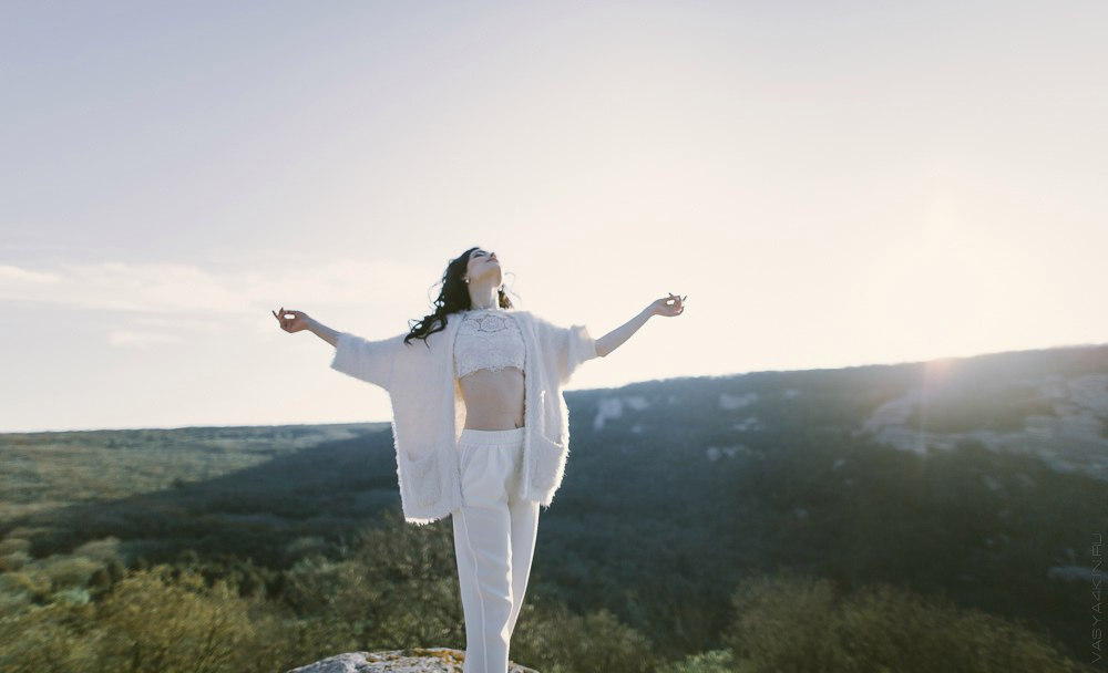 свадебные фотографии при ярком солнце