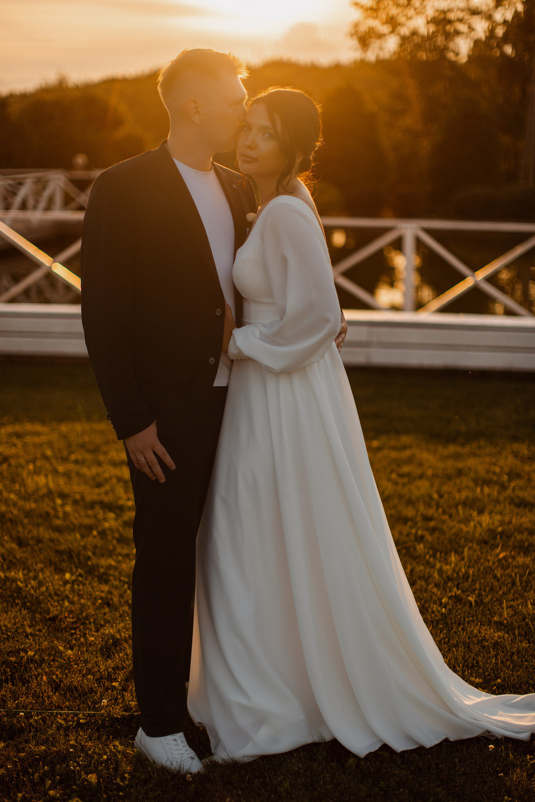 Веселая свадебная фотосессия в изгибе ярославль. Свадебный фотограф Ярославль Дмитрий Васячкин