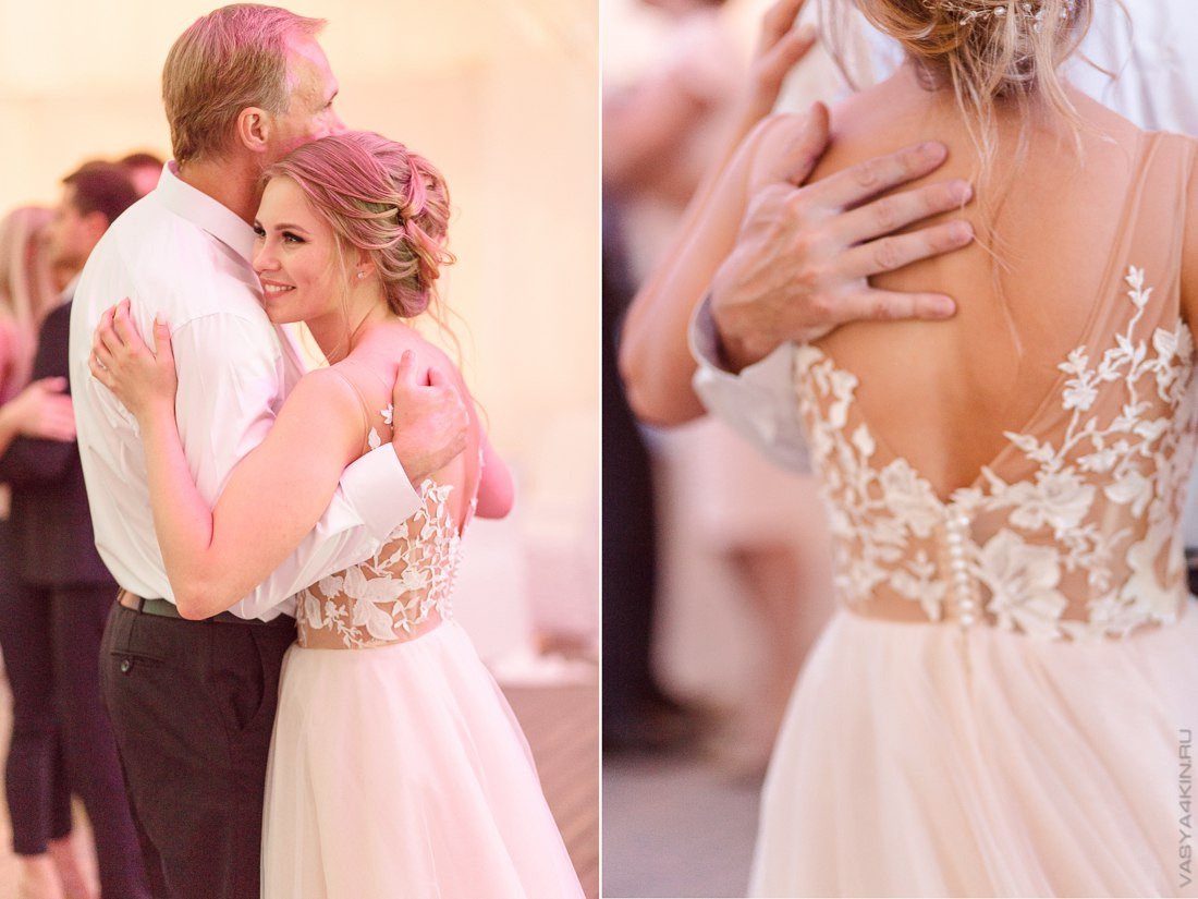 Расцветка цветов на фоне декораций свадьбы создает теплую и романтичную атмосферу на этой фотографии