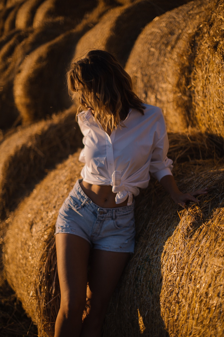 на фоне цветов счастья