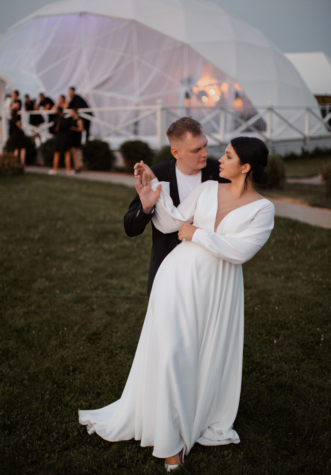 Веселая свадебная фотосессия в изгибе ярославль. Свадебный фотограф Ярославль Дмитрий Васячкин