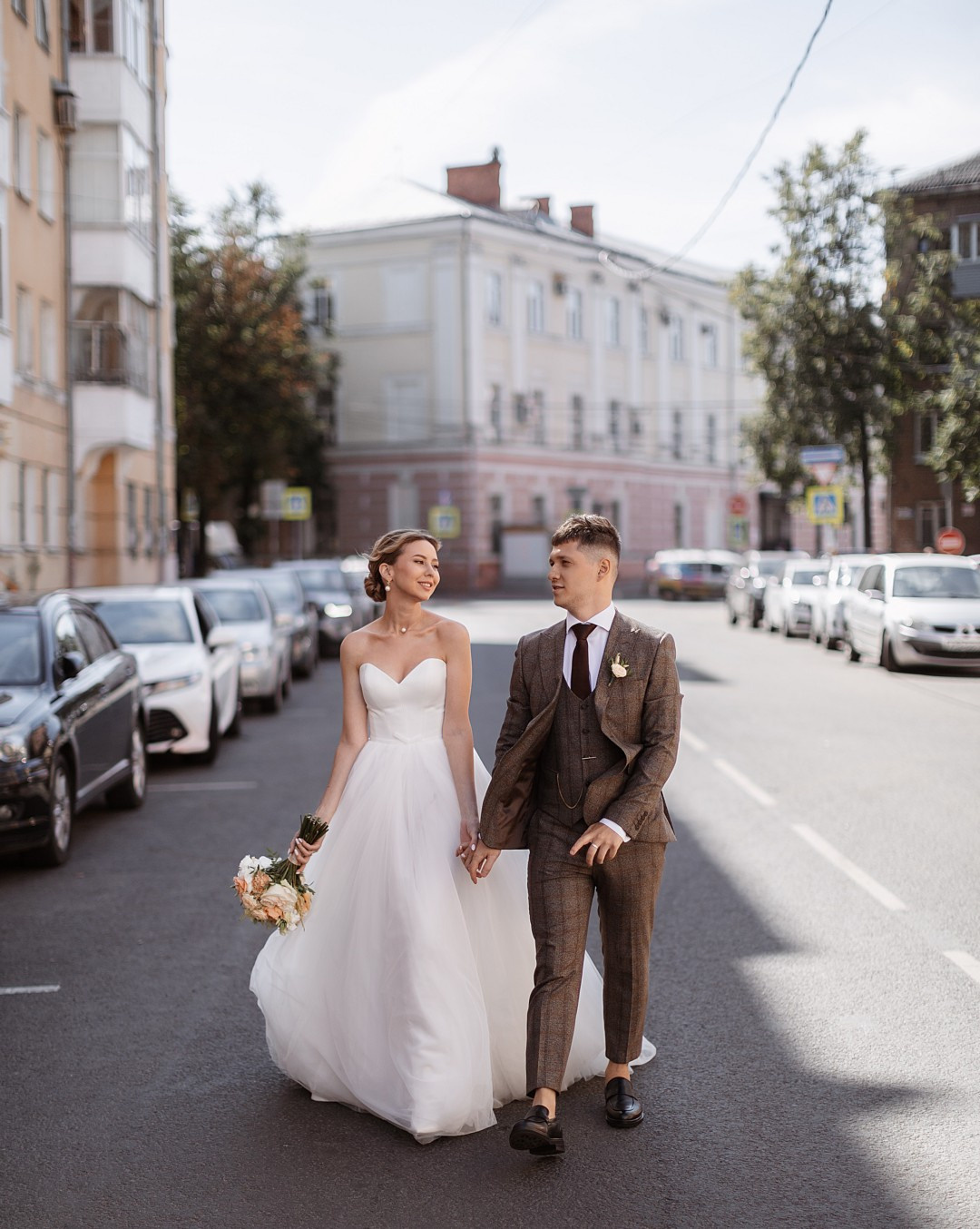  Любовь и страсть на свадебной прогулке с видом на Волгу