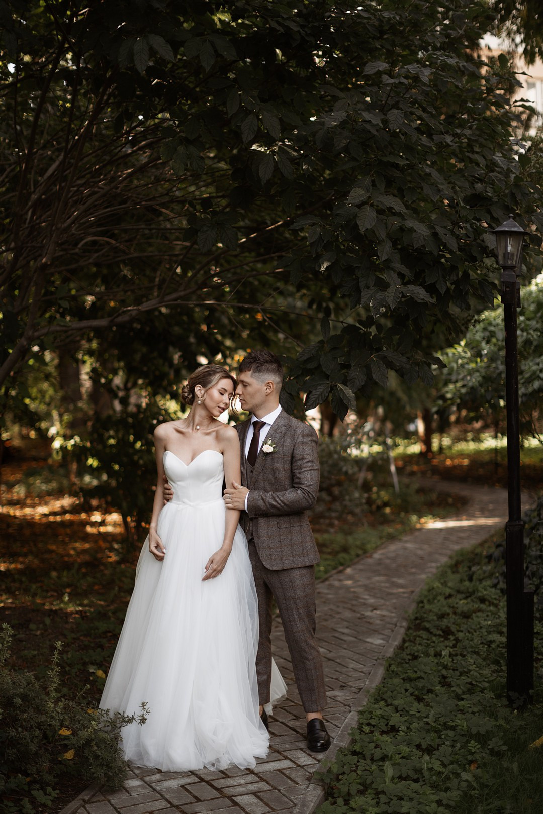  Счастливые моменты возле здания государственной консерватории